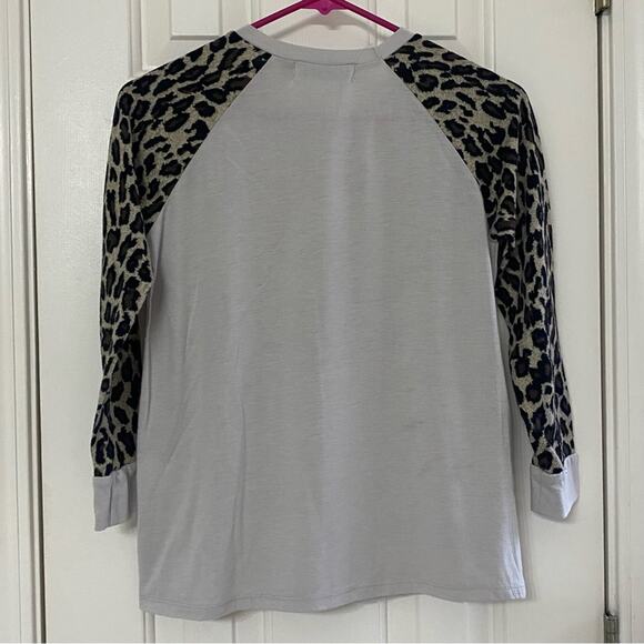 SOUTHERN GRACE • Santa Merry Christmas Y’all Leopard Print Long Sleeve Top - Picture 7 of 8